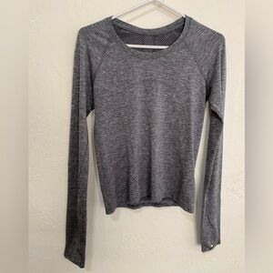 Lululemon Grey Long Sleeve Workout Top – Size 6 (Estimated)